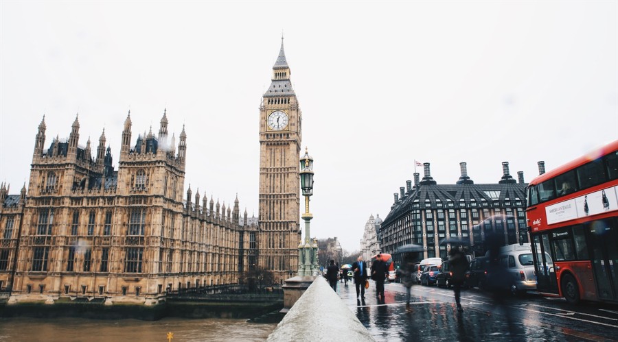 英特尔(INTC.US)确认剥离网络通信业务 锚定投资模式复制Altera路径